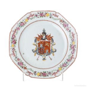 Antiques: Porcelana oriental - Plato hondo de porcelana con relieves - Compañía Británica de las Indias Orient
